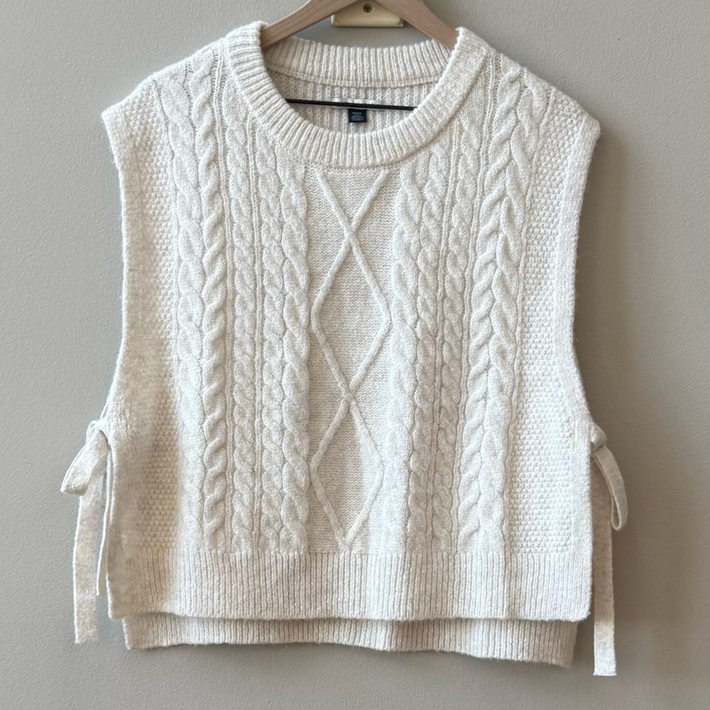 American Eagle Outfitters Cream Cable Knit Sleeveless Sweater Vest